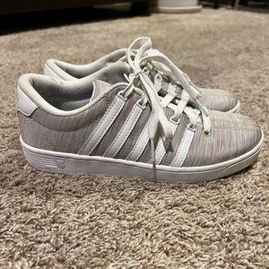 K-Swiss women’s size 7 shoes.